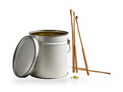 Image représentative : seau vide et bâtons à mélanger